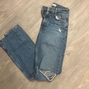 Wide leg, destroyed knee Zara jeans